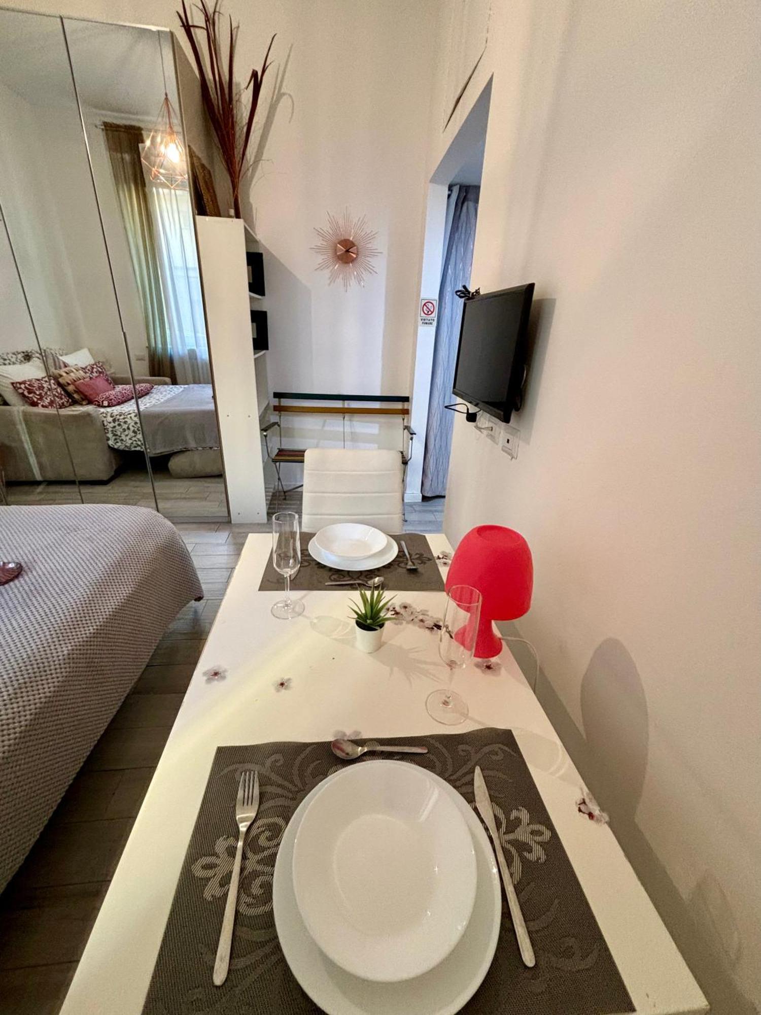 Joy House -Central City Near Metro Arco Della Pace Brera-Entire Apartment Perfect For Work & Play, Nightlife With Ac & Fast Wifi Welcome To The Cool Joy House! มิลาน ภายนอก รูปภาพ